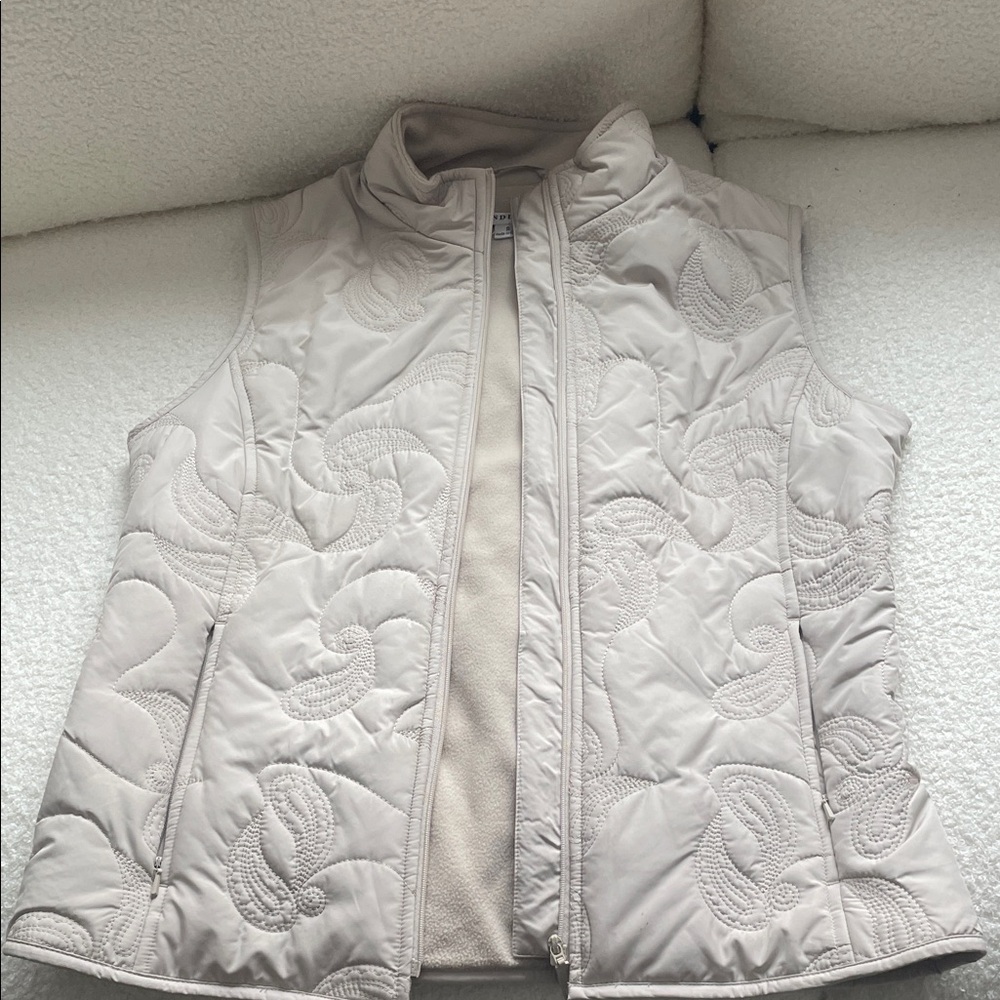 Pendleton Cream  Quilted Vest Size Small.